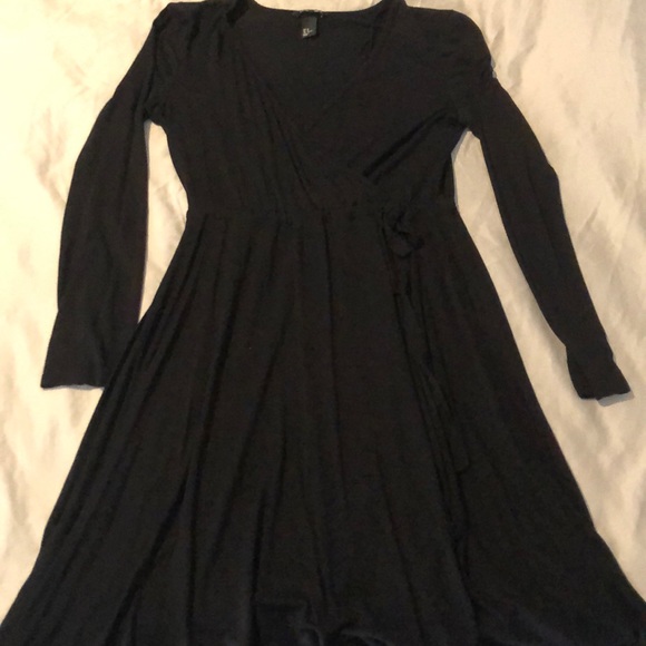 H&M Dresses & Skirts - 💰SALE!💰 H&M Black long sleeve dress